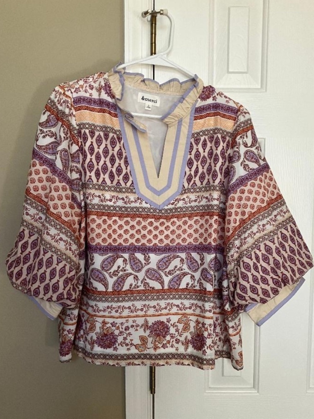 &Merci Bubble Sleeve V-Neck Top (Size L)